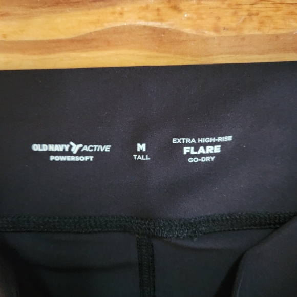 Old Navy Extra High-Waisted Power Soft Flare In Black. Size MT. - Picture 4 of 6